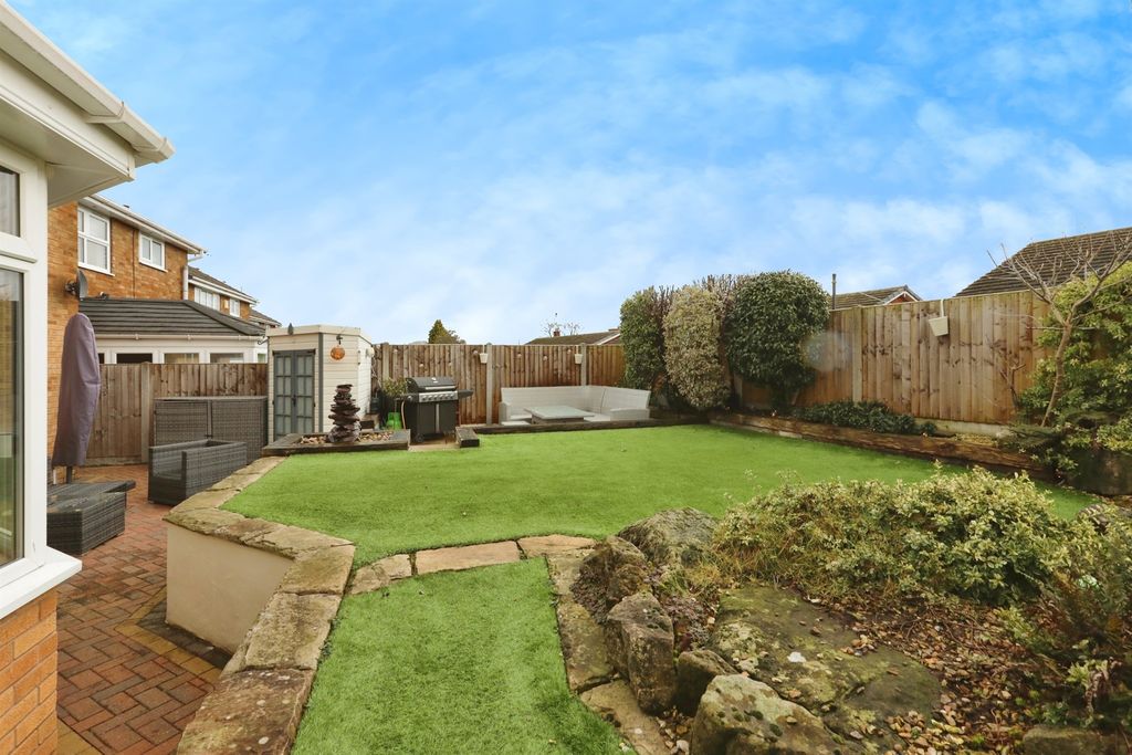 Property photo 2 of 17