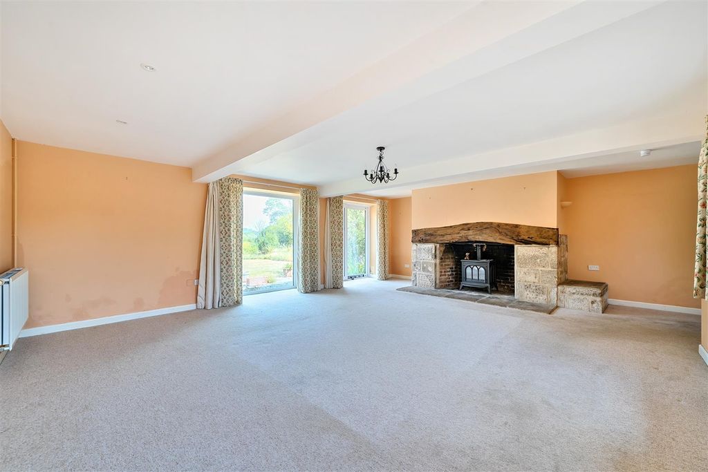 Property photo 3 of 22 Sitting Room
