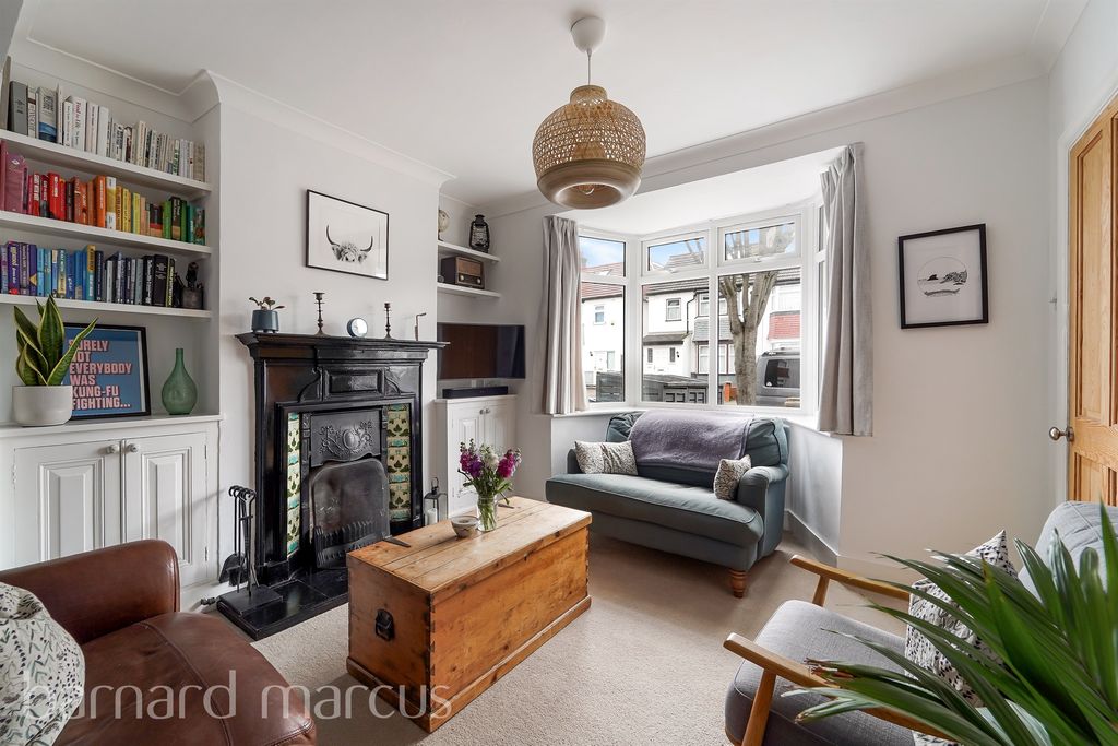 Property photo 2 of 11