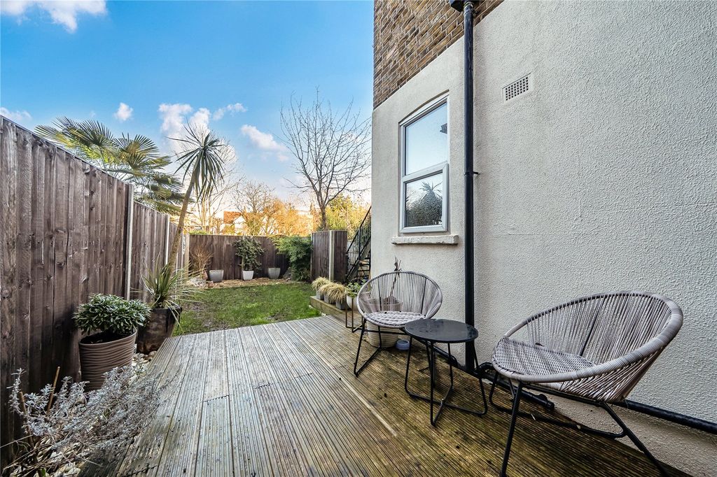 Property photo 3 of 18 Picture No. 06