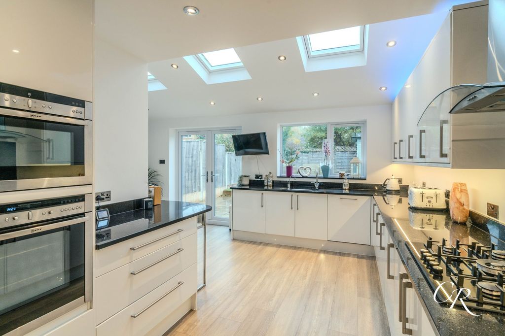 Property photo 2 of 14