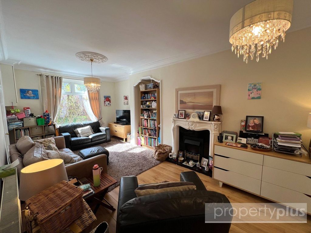 Property photo 2 of 28 Picture No. 17