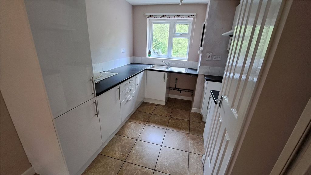 Property photo 2 of 10 Picture No. 15