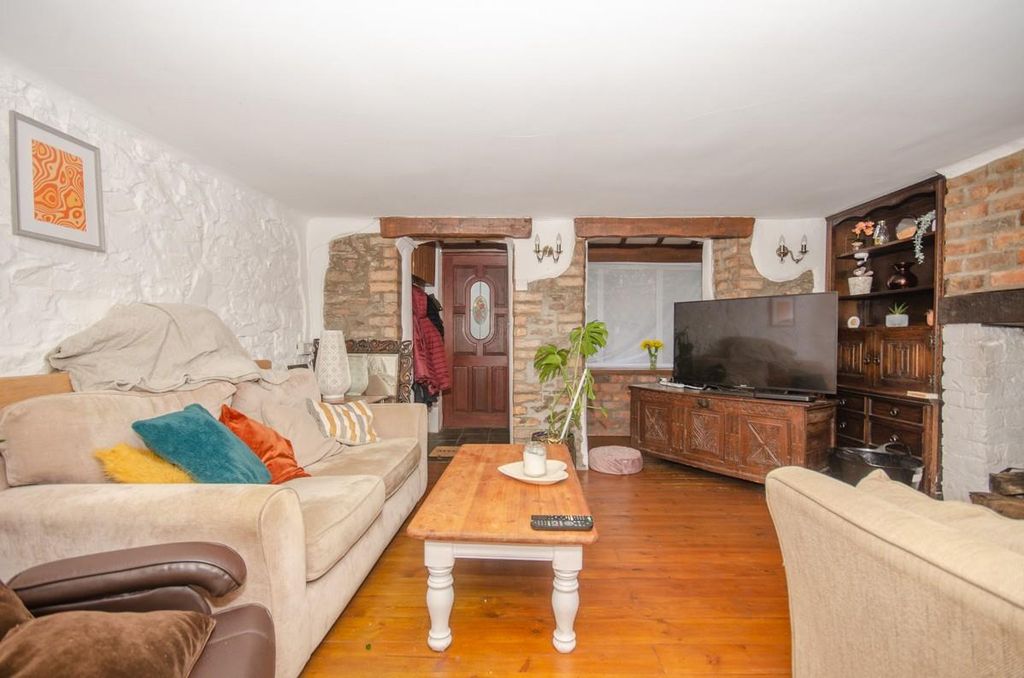 Property photo 2 of 16 Lounge.Jpg