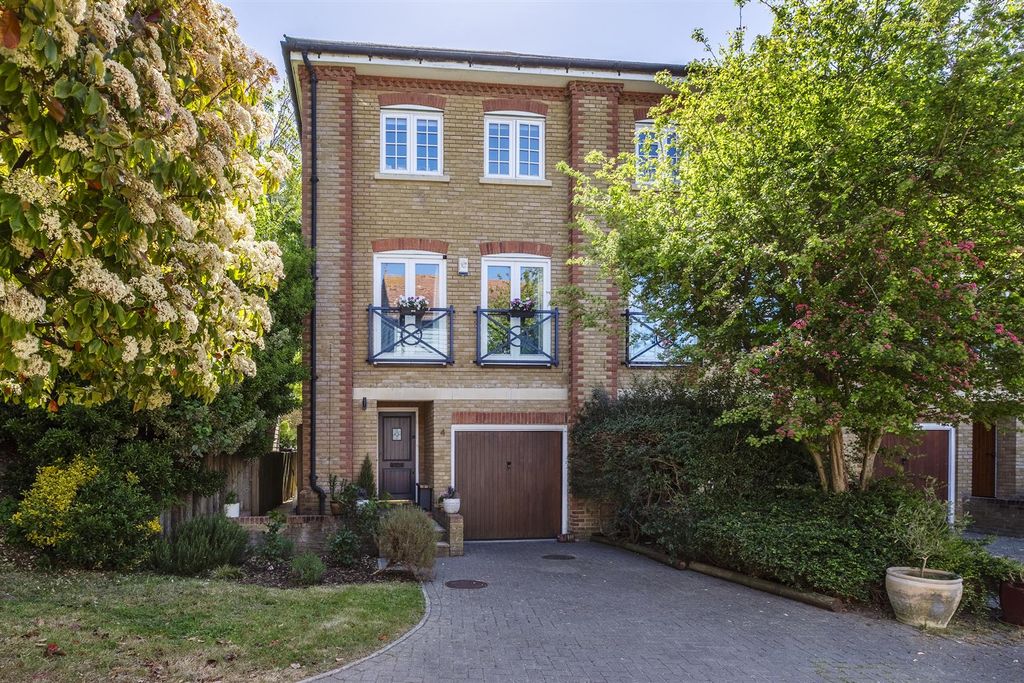 Property photo 1 of 37