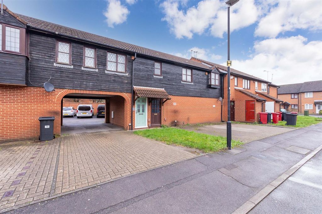 Property photo 1 of 11 14 Flamborough Spur-2.Jpg