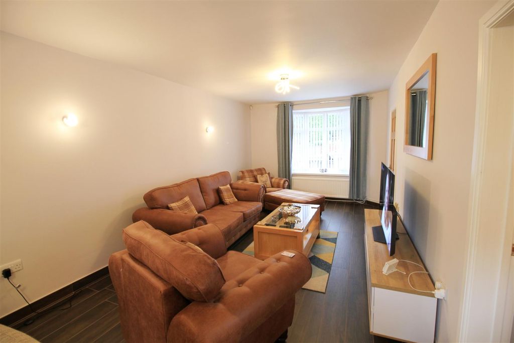 Property photo 3 of 20 Lounge.Jpg