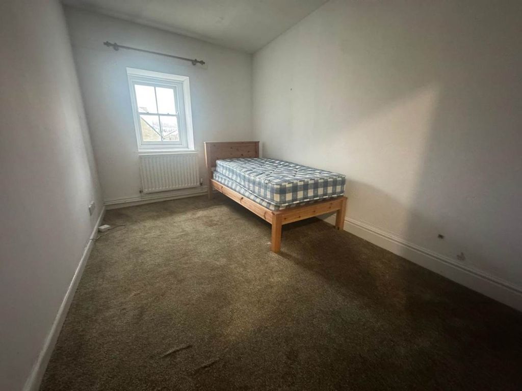 Property photo 2 of 6 Photo-2025-12-09-14-50-17 (3)