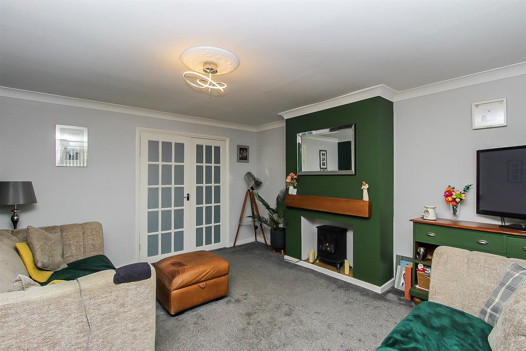 Property photo 2 of 12 Lounge