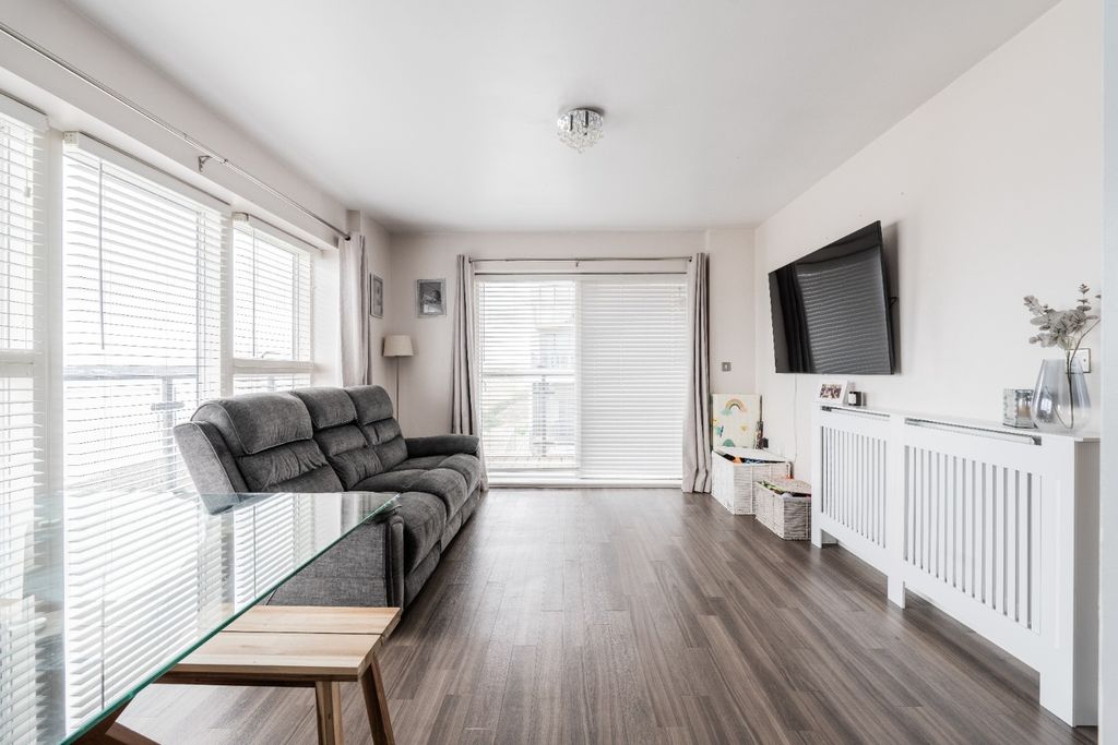 Property photo 3 of 18 4486384