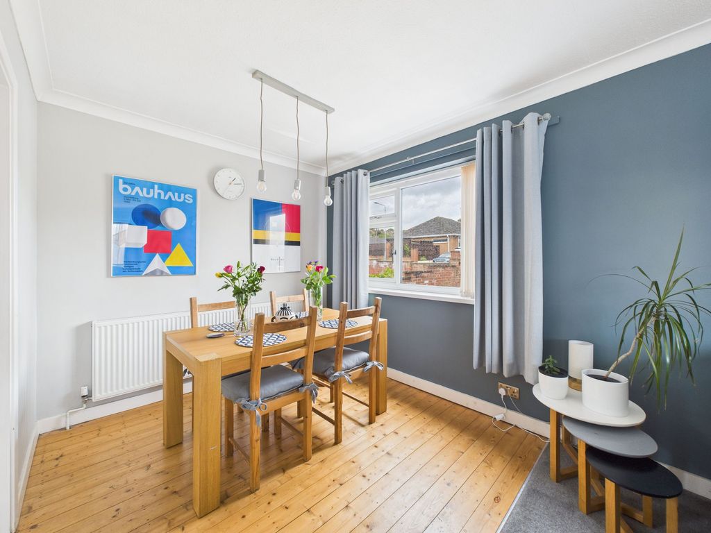 Property photo 3 of 18 Dining Area