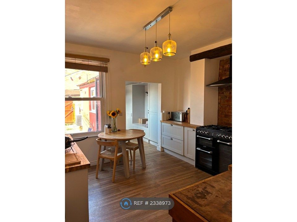 Property photo 2 of 6 Kitchen