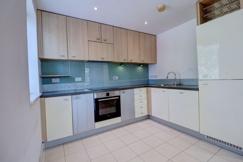 Property photo 2 of 11 Picture No. 15