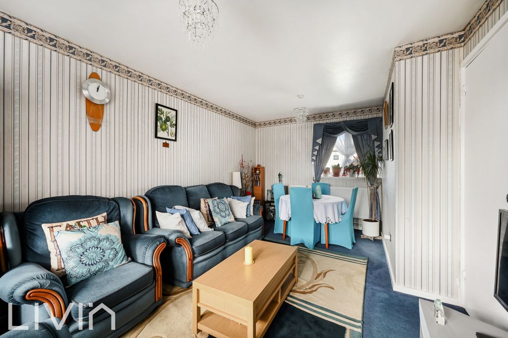 Property photo 3 of 9 Photo 3