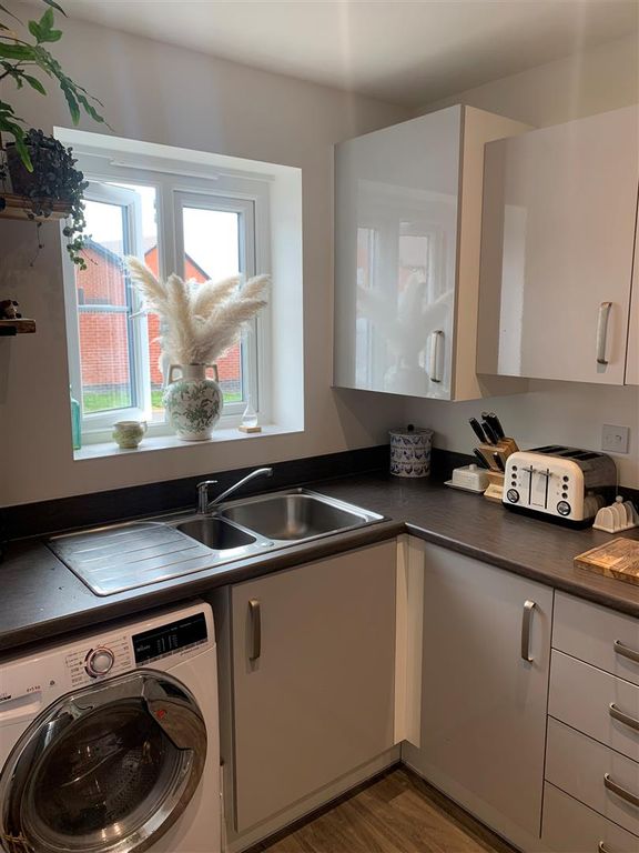 Property photo 3 of 14 Kitchen.Jpg