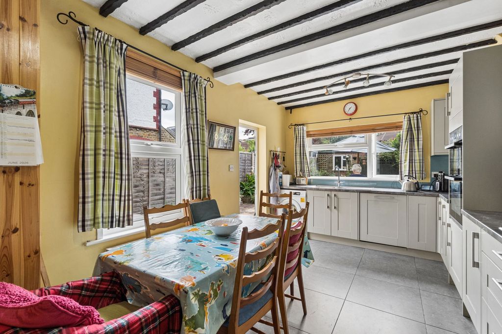Property photo 3 of 20 Kitchen / Breakfast Room