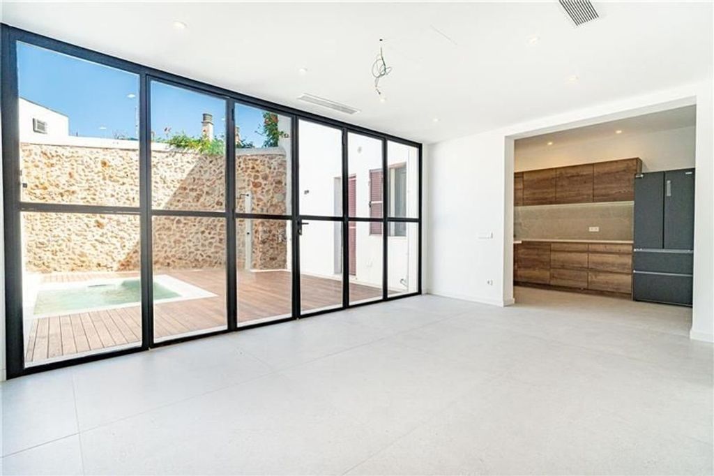 Property photo 2 of 27
