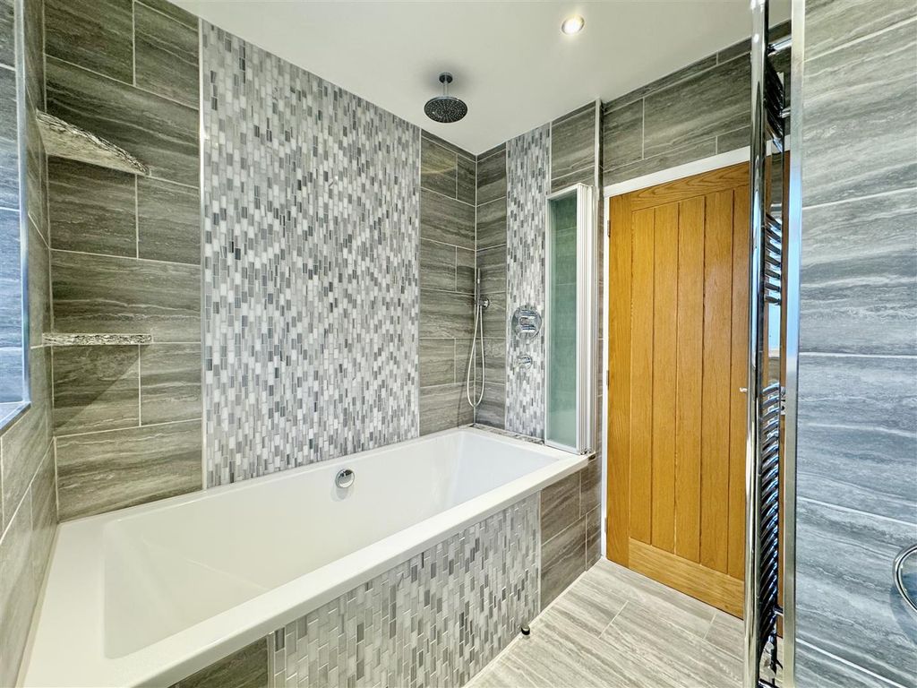 Property photo 2 of 39