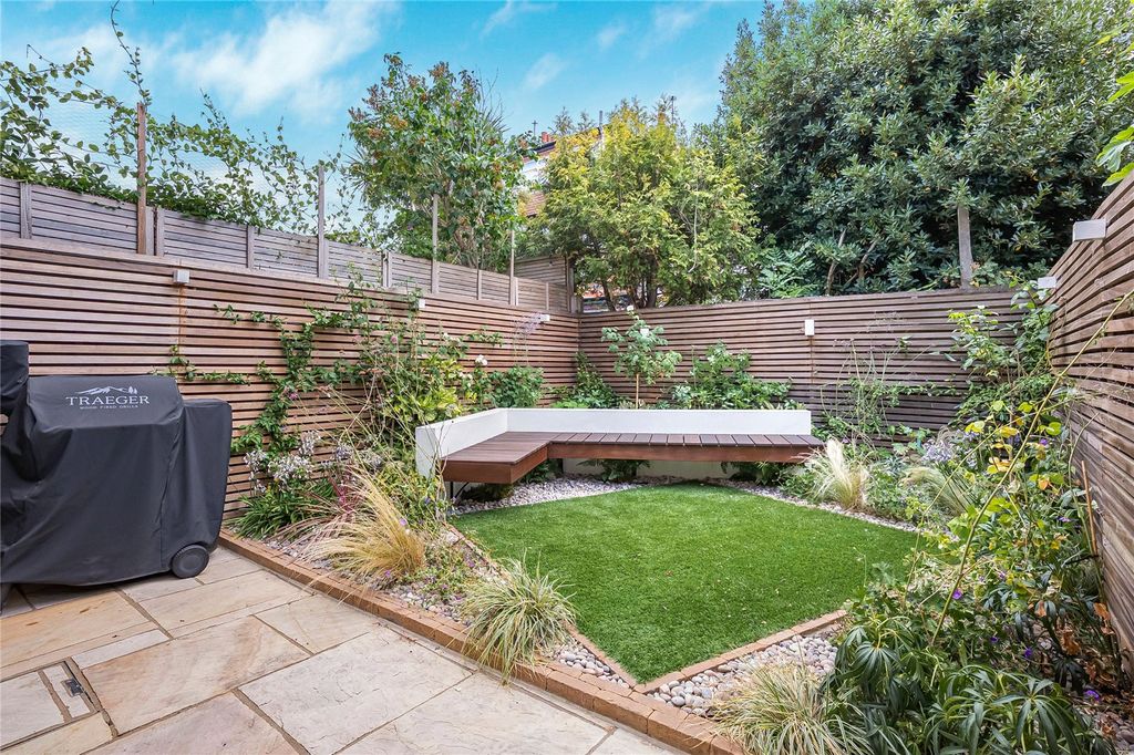 Property photo 3 of 17 Picture No. 10