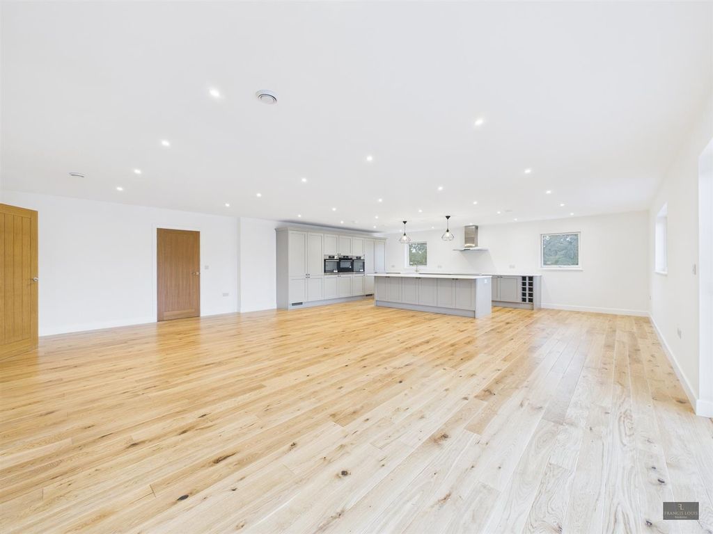 Property photo 2 of 15 Cam02887G0-Pr0544-Still012.Jpg