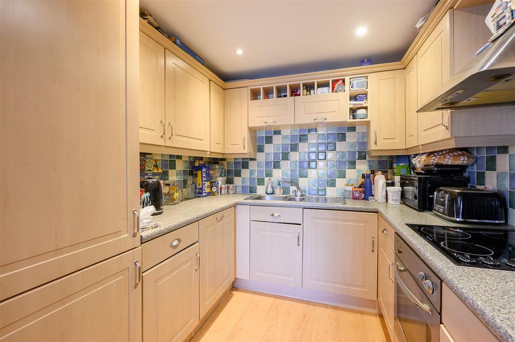 Property photo 2 of 9 Kitchen