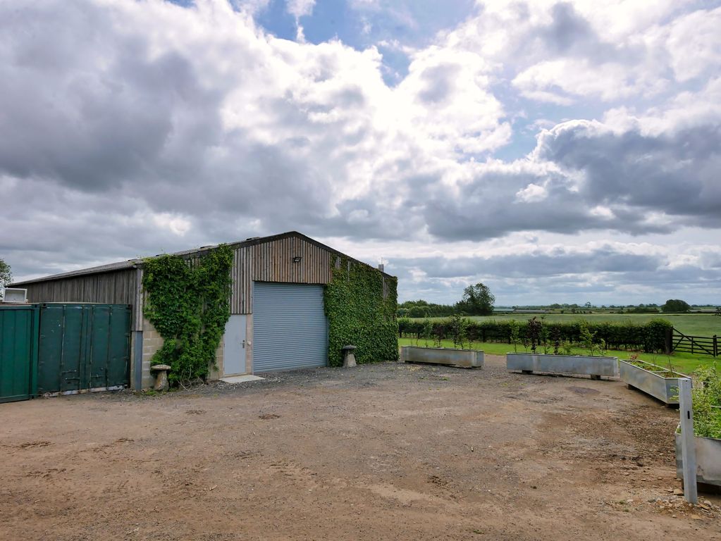 Property photo 1 of 2