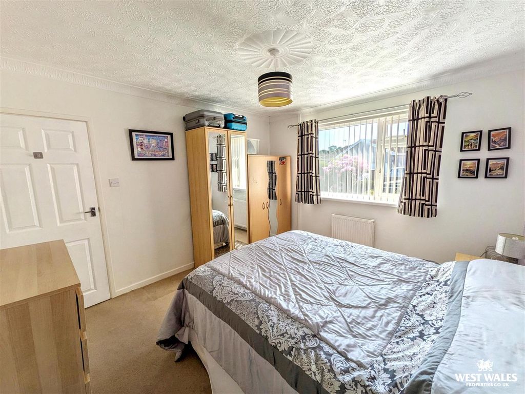 Property photo 3 of 25 6364.Jpg
