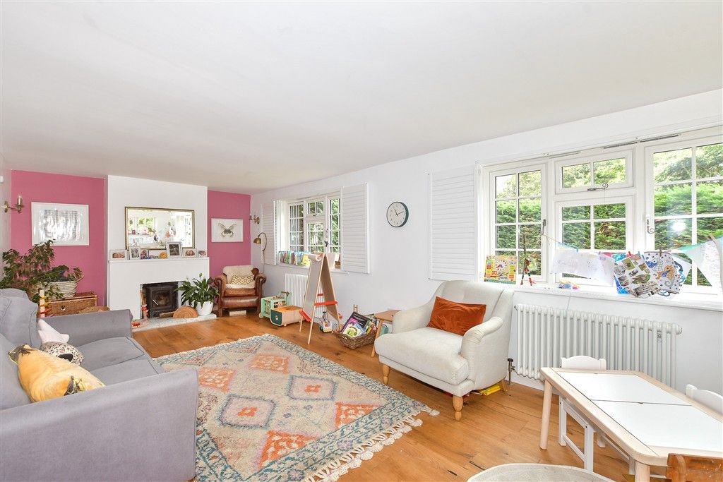 Property photo 3 of 19 Lounge