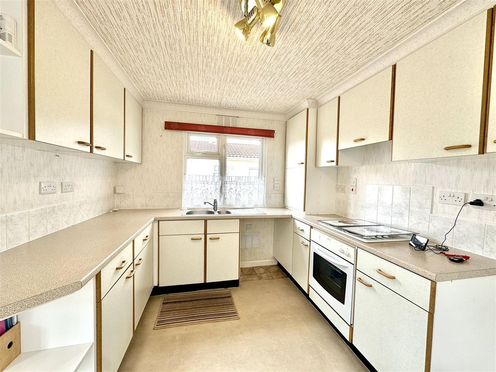Property photo 2 of 16 Kitchen