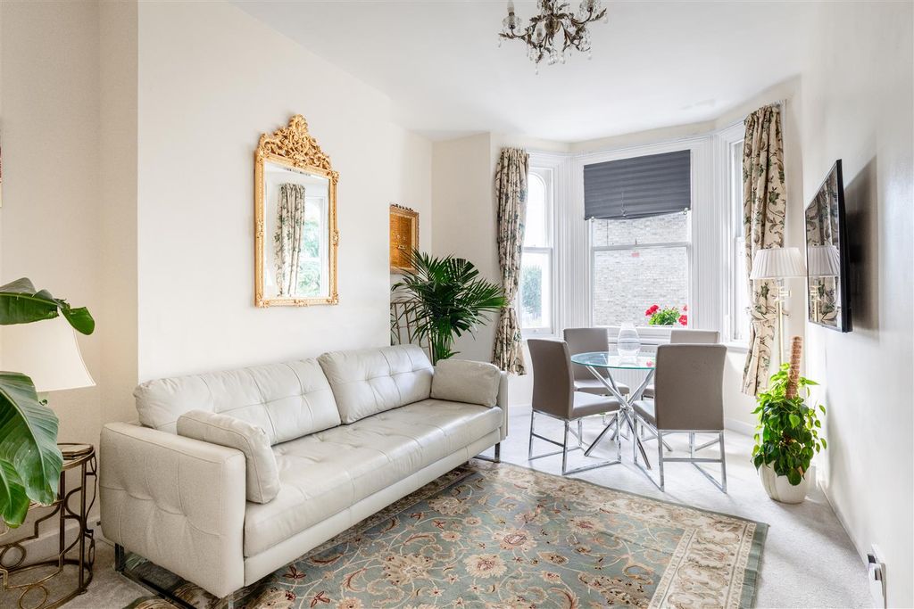 Property photo 3 of 7 Westcroft Square_Westcroft Square-1.Jpg