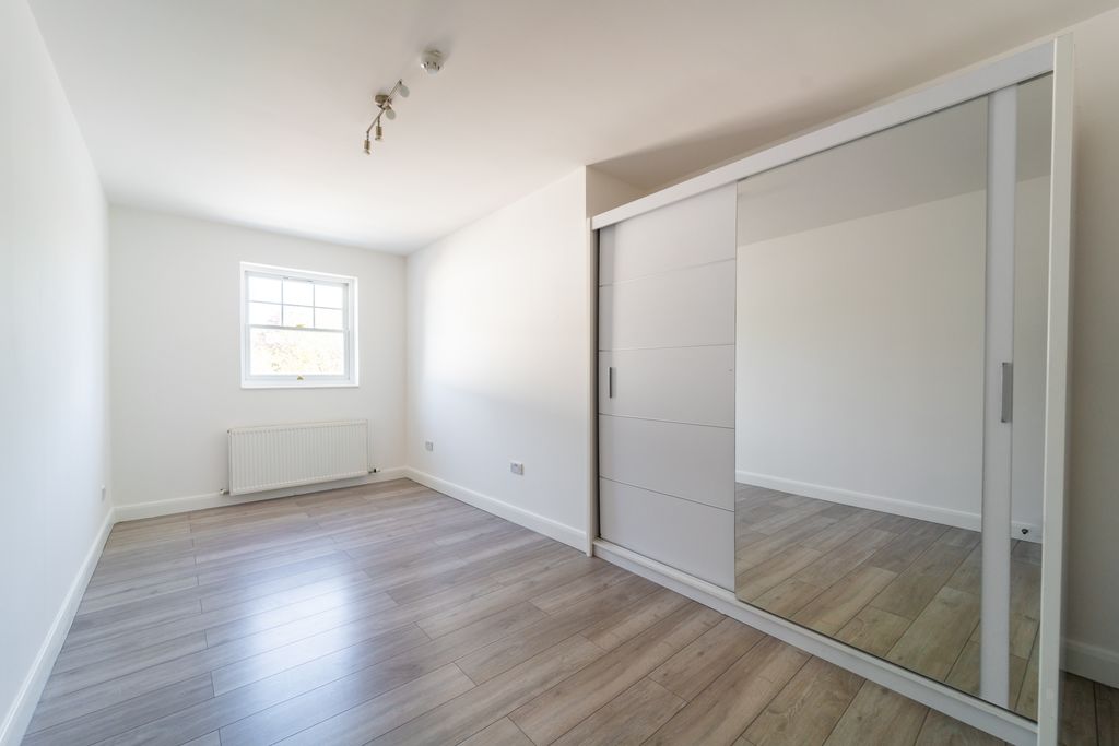 Property photo 3 of 7 Mba00313-Edit