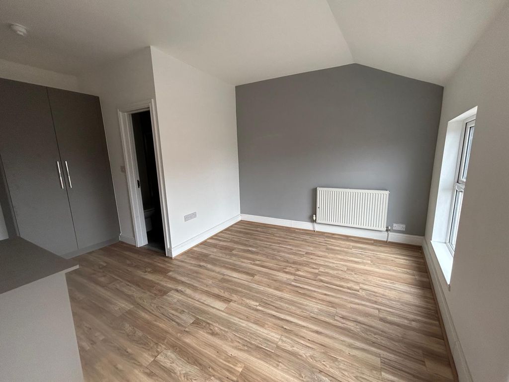 Property photo 1 of 2