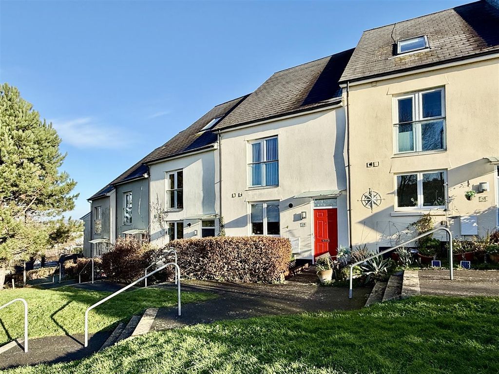 Property photo 1 of 17 Front Right.Jpg