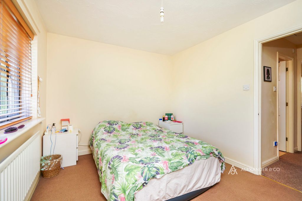 Property photo 3 of 6 Pbox-Img.Jpg