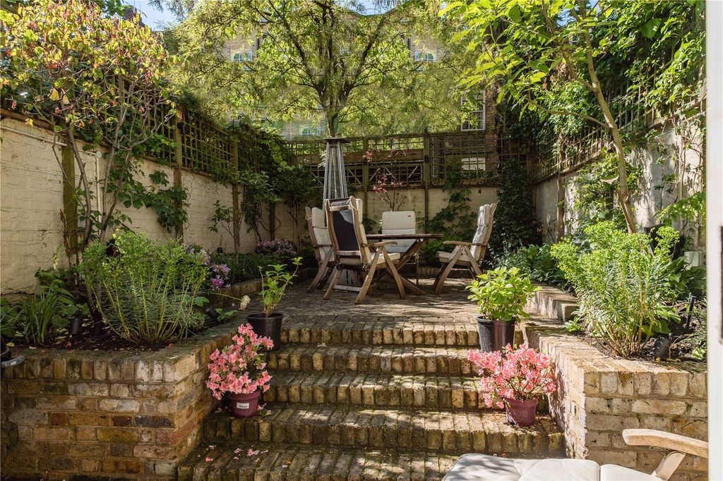 Property photo 1 of 11 Garden