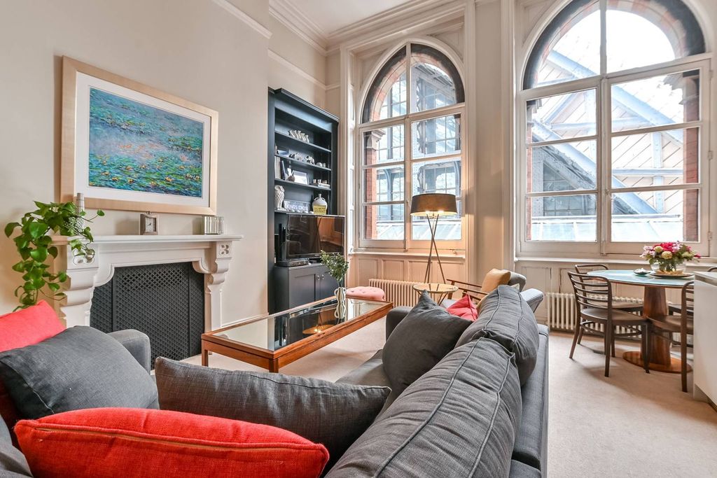 Property photo 2 of 8