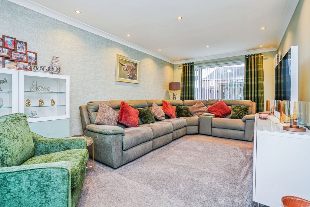 Property photo 2 of 19 Living Room