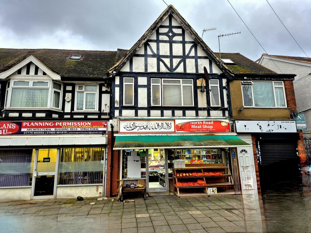 Property photo 1 of 6 Freehold Retail Unit With Two-Bedroom Flat Above Being Sold Via Secure Sale Online Bidding. Terms &amp; Conditions Apply. Starting Bid Â£540,00