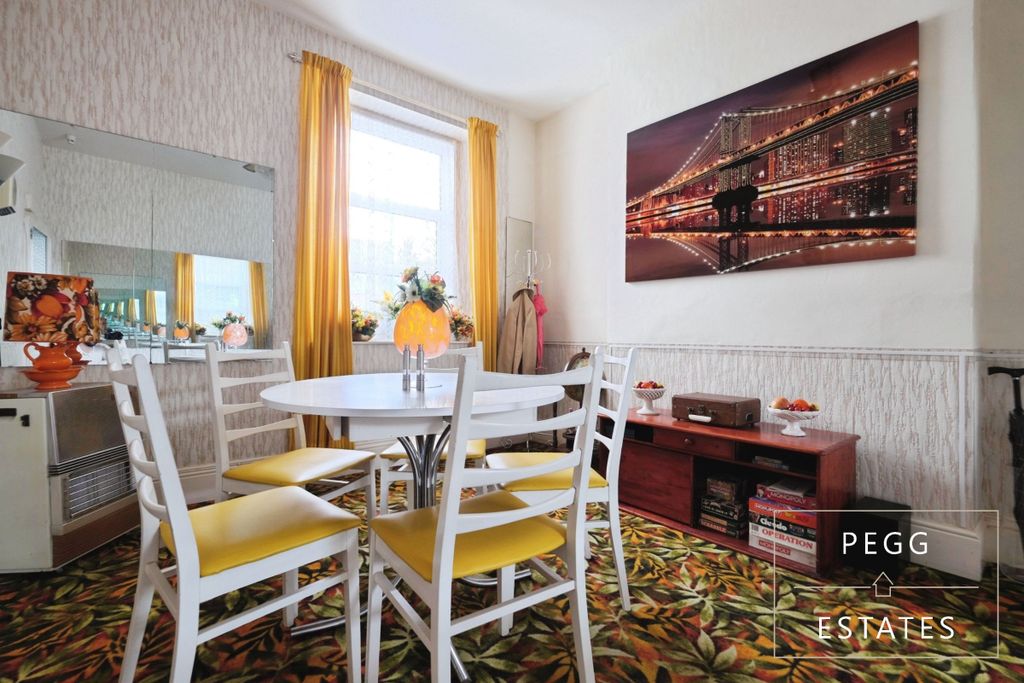 Property photo 2 of 28