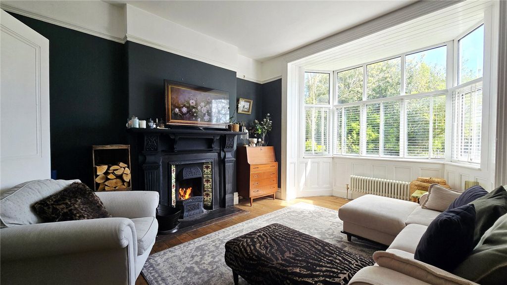 Property photo 2 of 26 Lounge