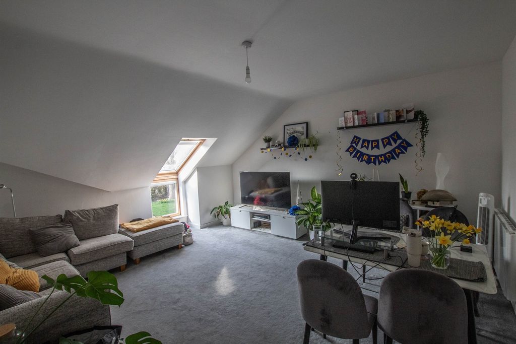 Property photo 2 of 10 Living Room