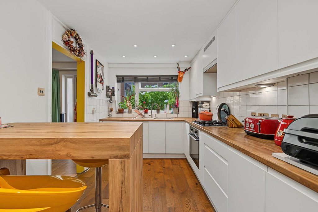 Property photo 1 of 15 Kitchen