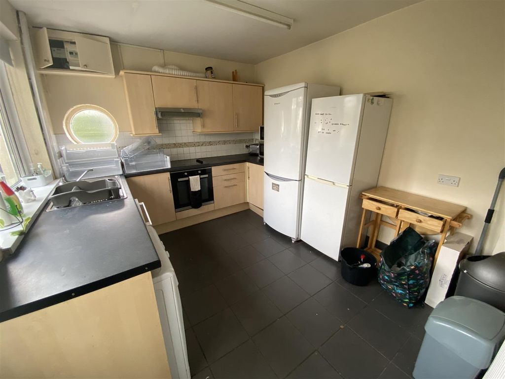 Additional image 9 of 4 bed property to rentRaymond Terrace, Treforest CF37