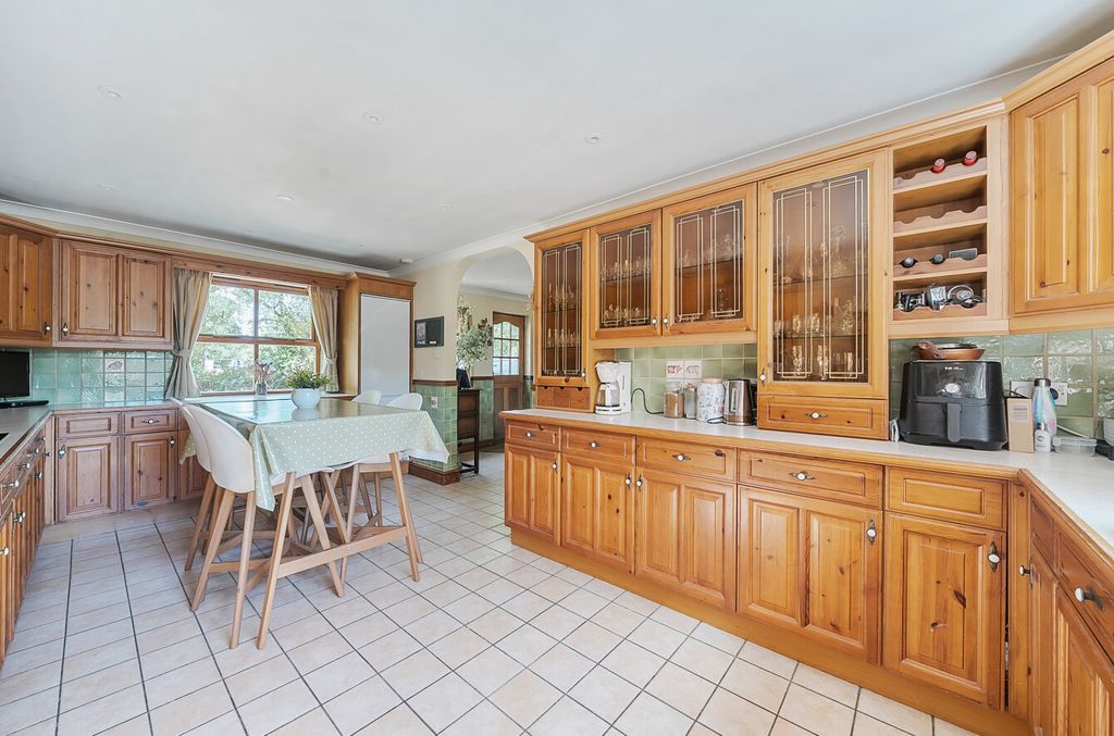 Property photo 2 of 16 1340384-2-689Db03...