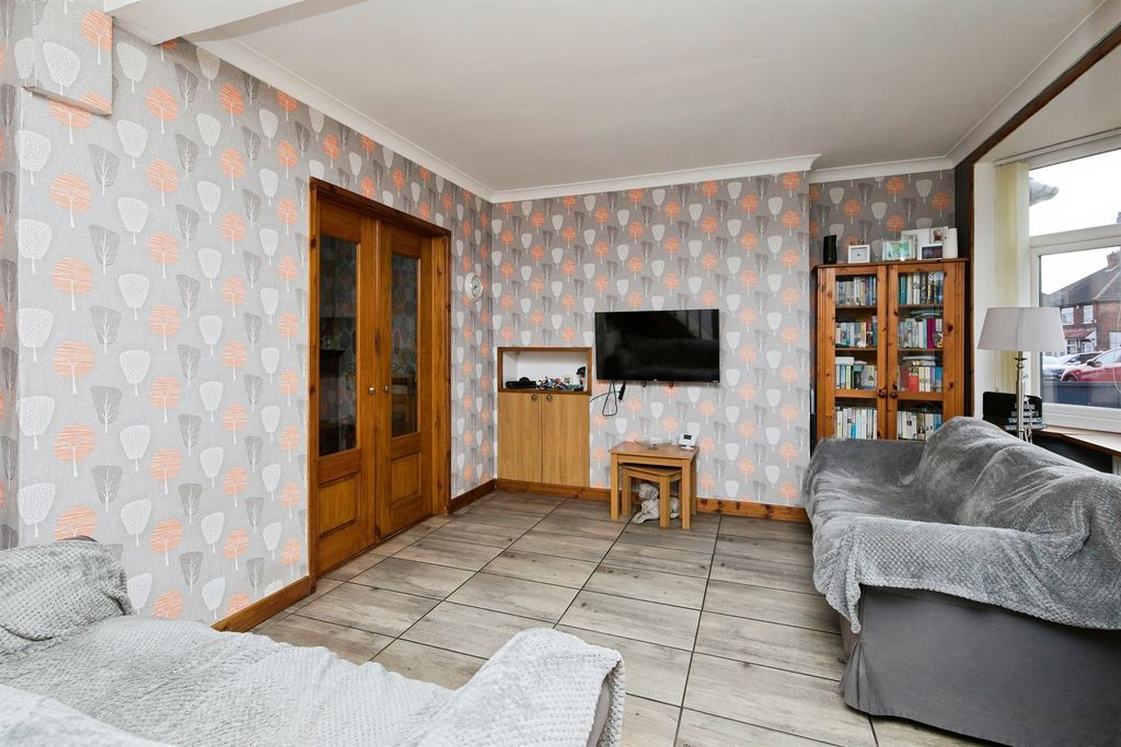 Property photo 2 of 20