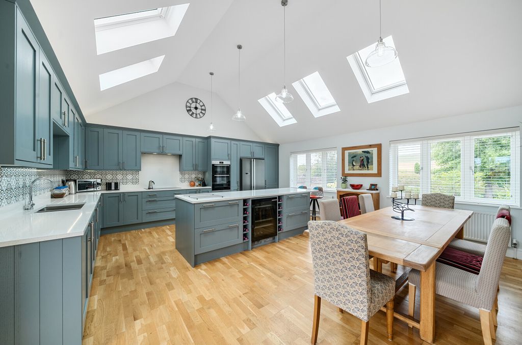 Property photo 3 of 25 133143412688A68Bf2E4B6