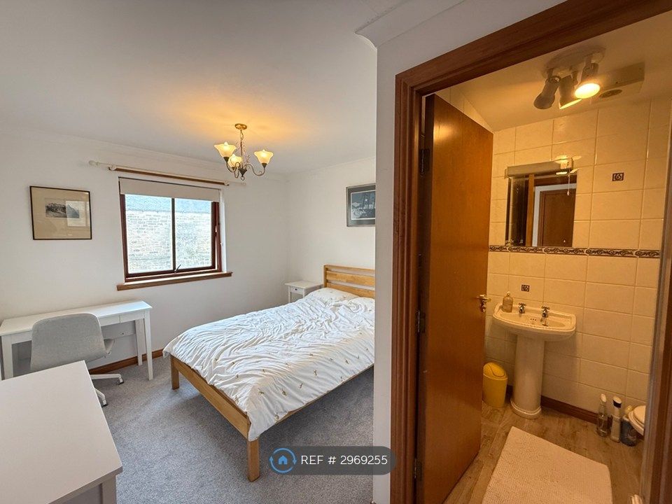 Property photo 3 of 10 Master Bedroom With Ensuite