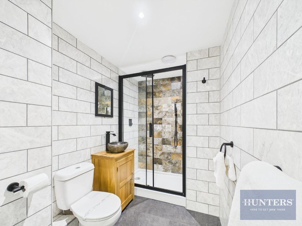 Property photo 2 of 10 Bathroom