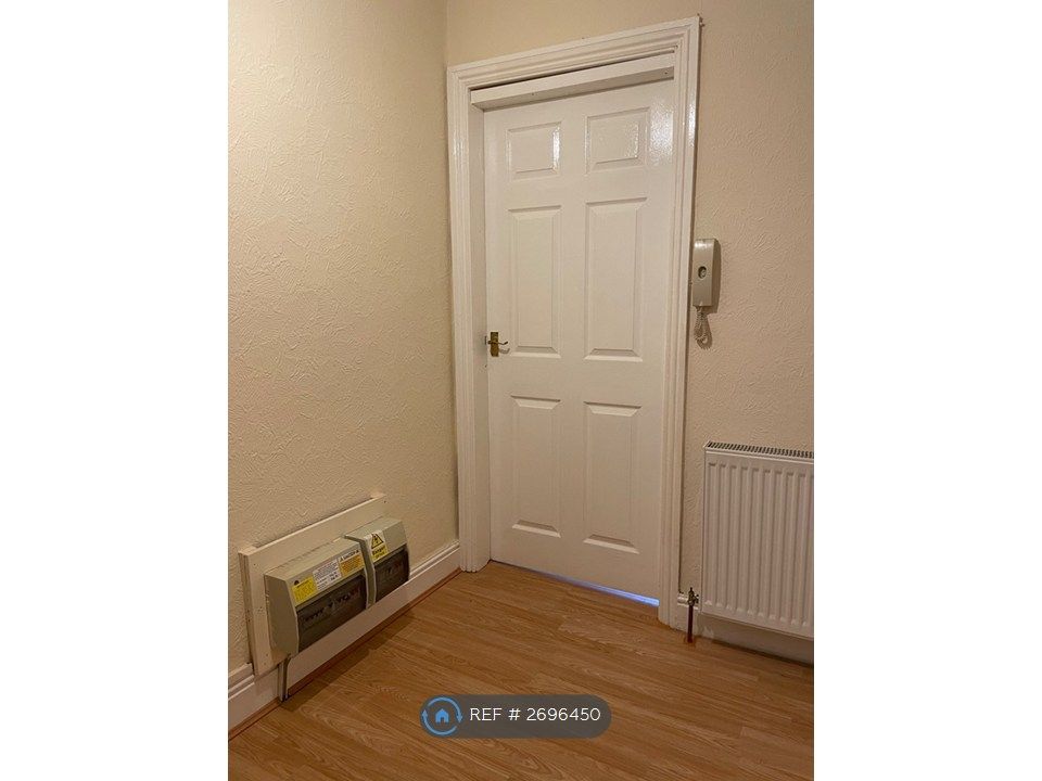 Property photo 2 of 11 Hall