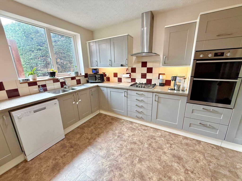 Property photo 2 of 22 Belvedere Kitchen 1